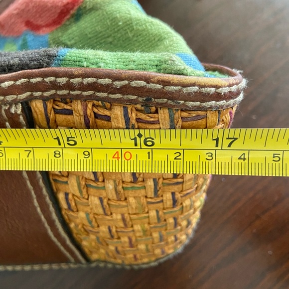 FOSSIL Vintage Floral Canvas Leather & Straw Shoulder Bag
With Key - Picture 11 of 13